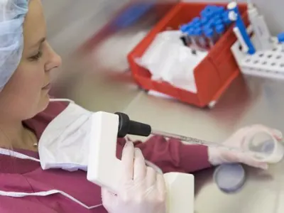 Artificial insemination done by an embryologist